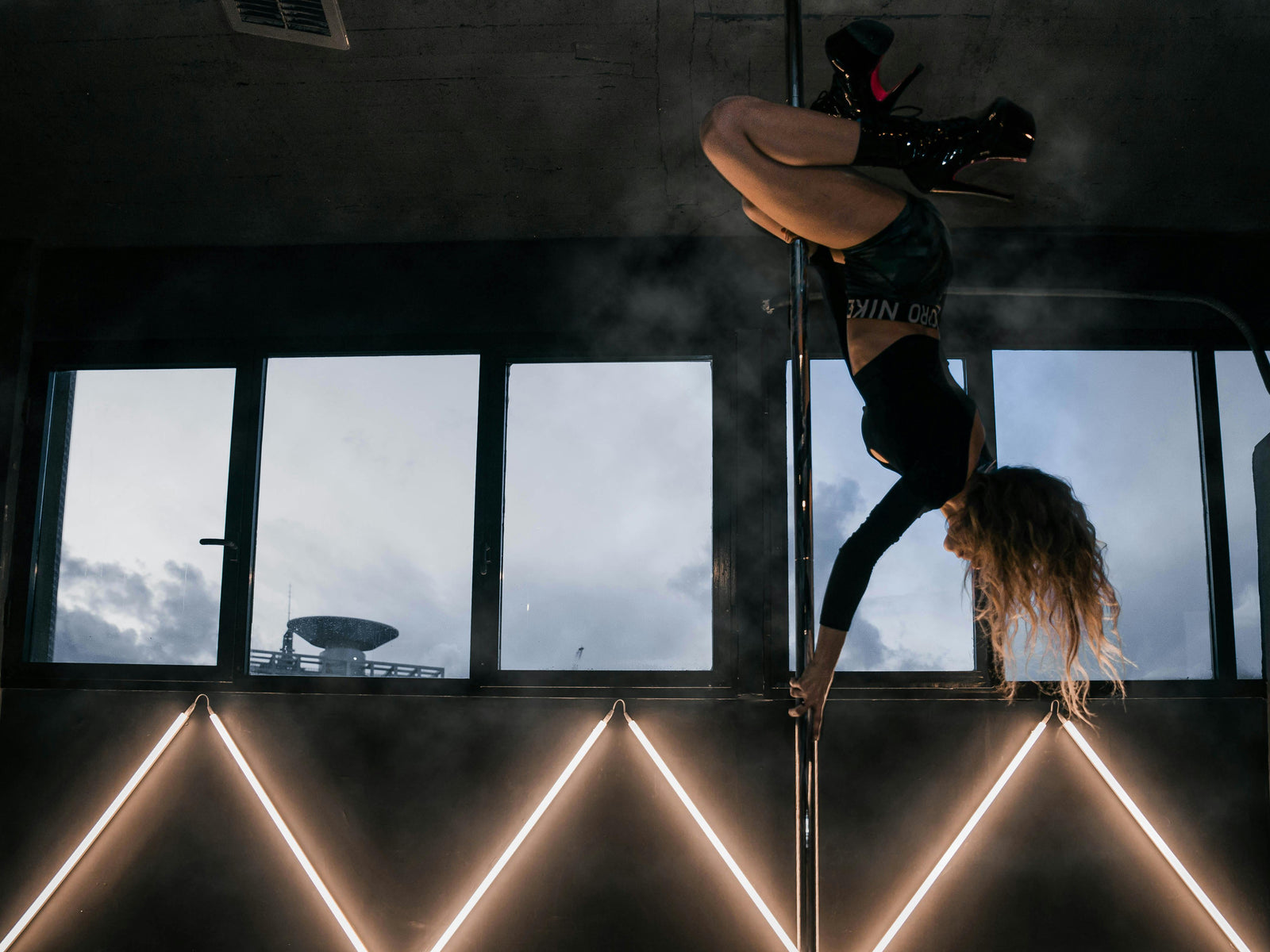 Les accessoires indispensables pour un show de striptease réussi